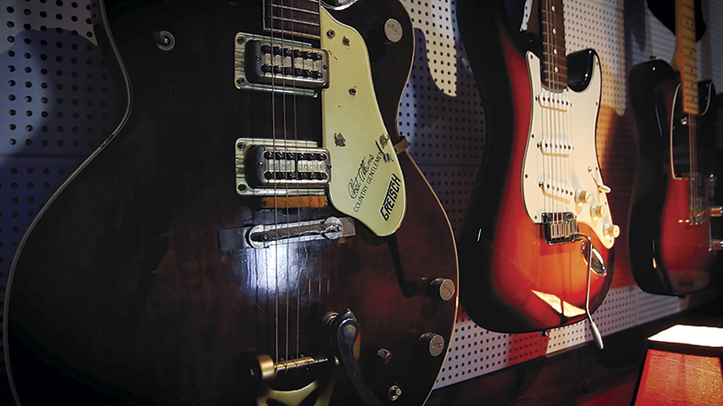 Sputnik Sound Closeup on Guitars